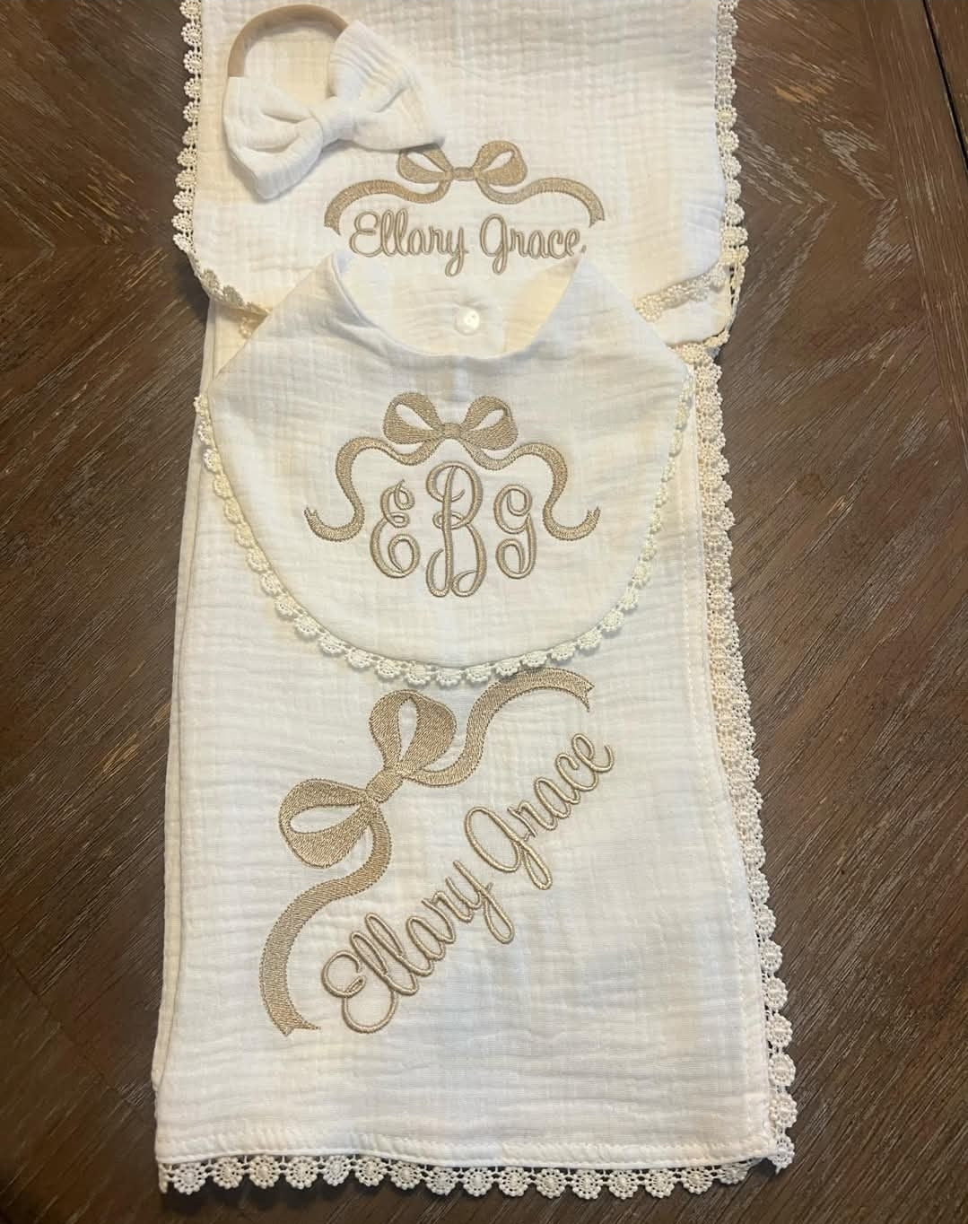 Custom Embroidered Muslin Baby Gift Set – Blanket, Bib & Bow Headband