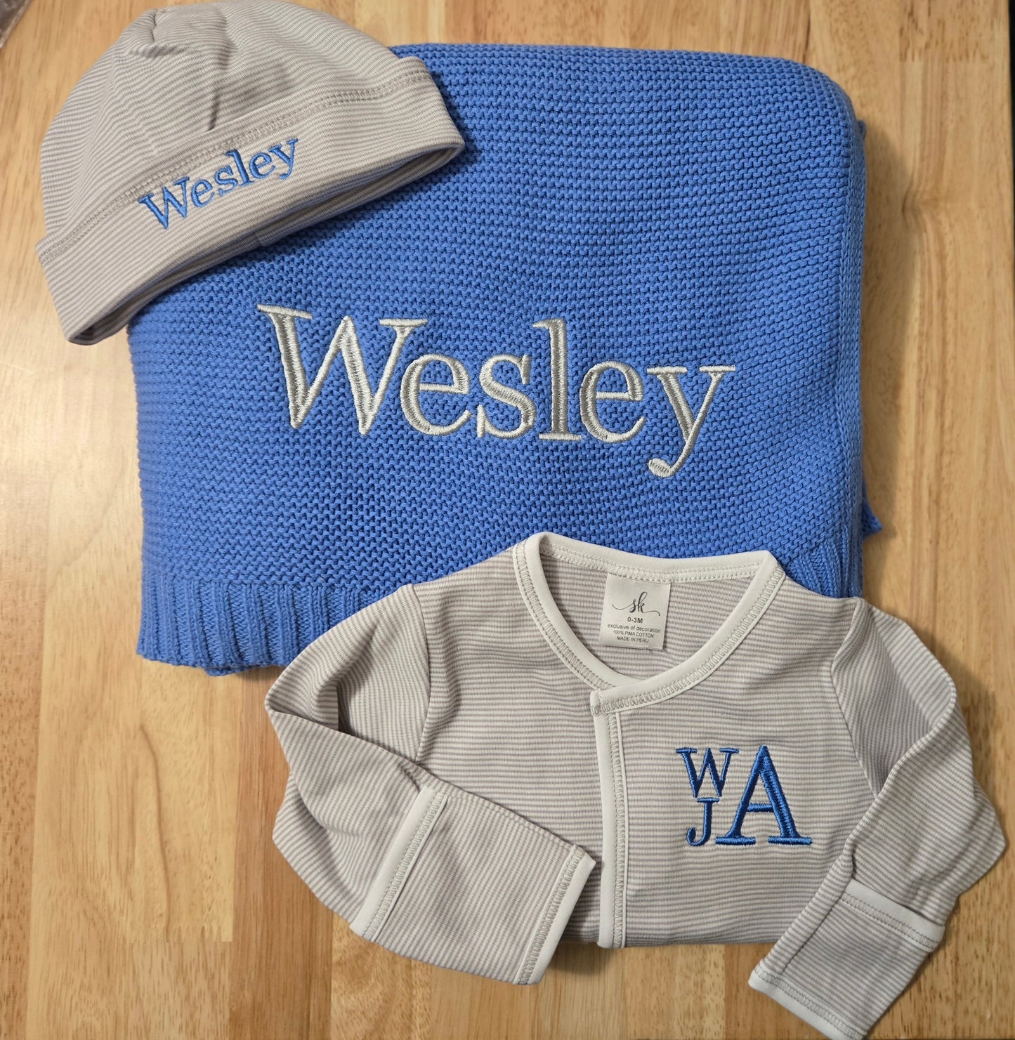 Custom Newborn Gift Set – Personalized Baby Blanket, Hat & Outfit Keepsake